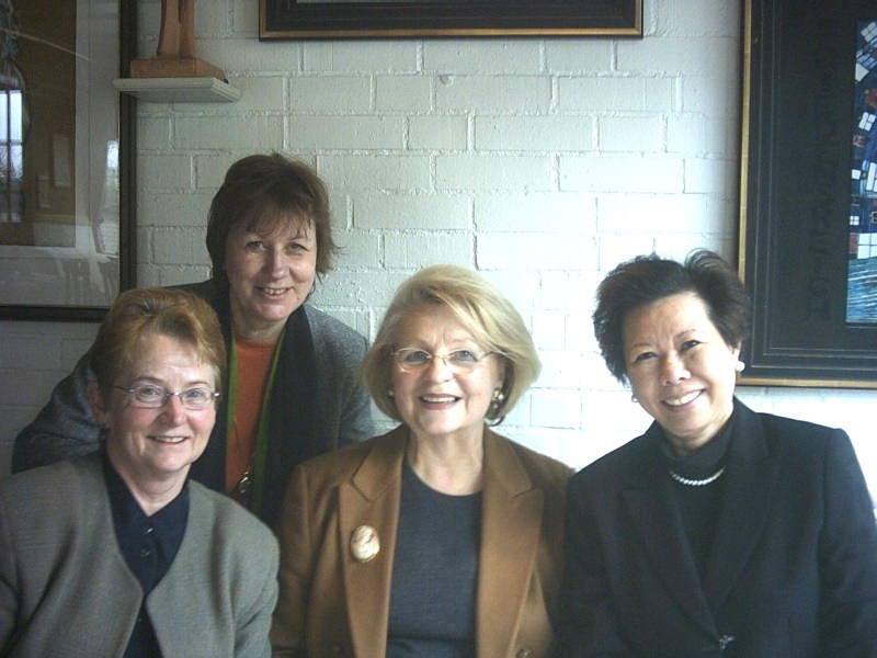 von rechts nach links: Dr. Anamah Tan, Gertrud Wartenberg, Angelika Hecht, Annelies Schobries